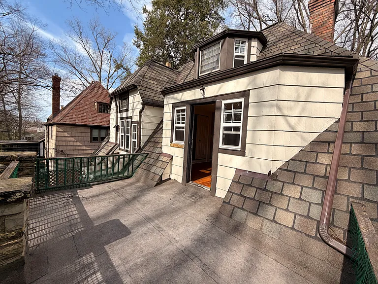 554 Greenvale Dr — Photo 40