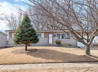 1910 Flamingo Dr, Florissant, MO 63031