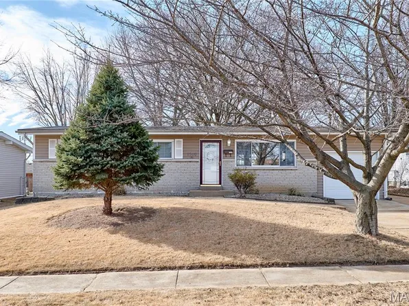 1910 Flamingo Dr, Florissant, MO 63031