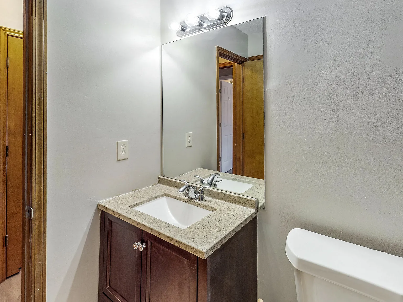 4 bed, 3.0 bath, 1203 sqft, $576 — Photo 3