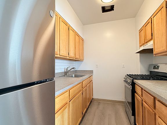 3rd image of 139A Jefferson Ave #3A