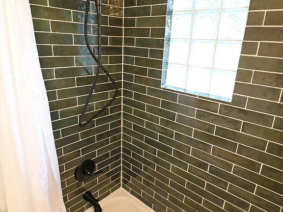 Tub / Shower