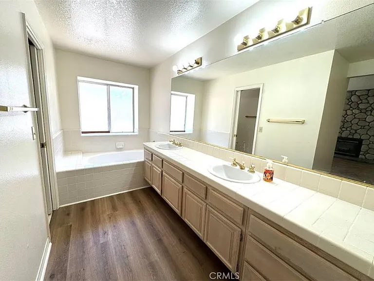 910 N Walnut Ave — Photo 10