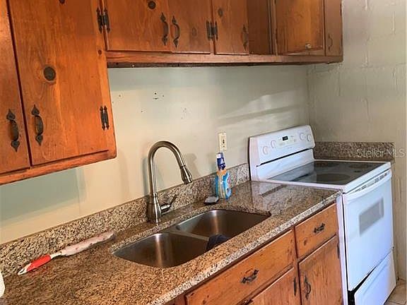 4th image of 1195 Magnolia St