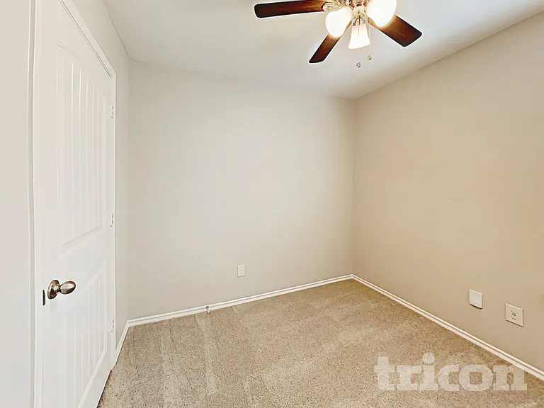 221 Thoroughbred St — Photo 12