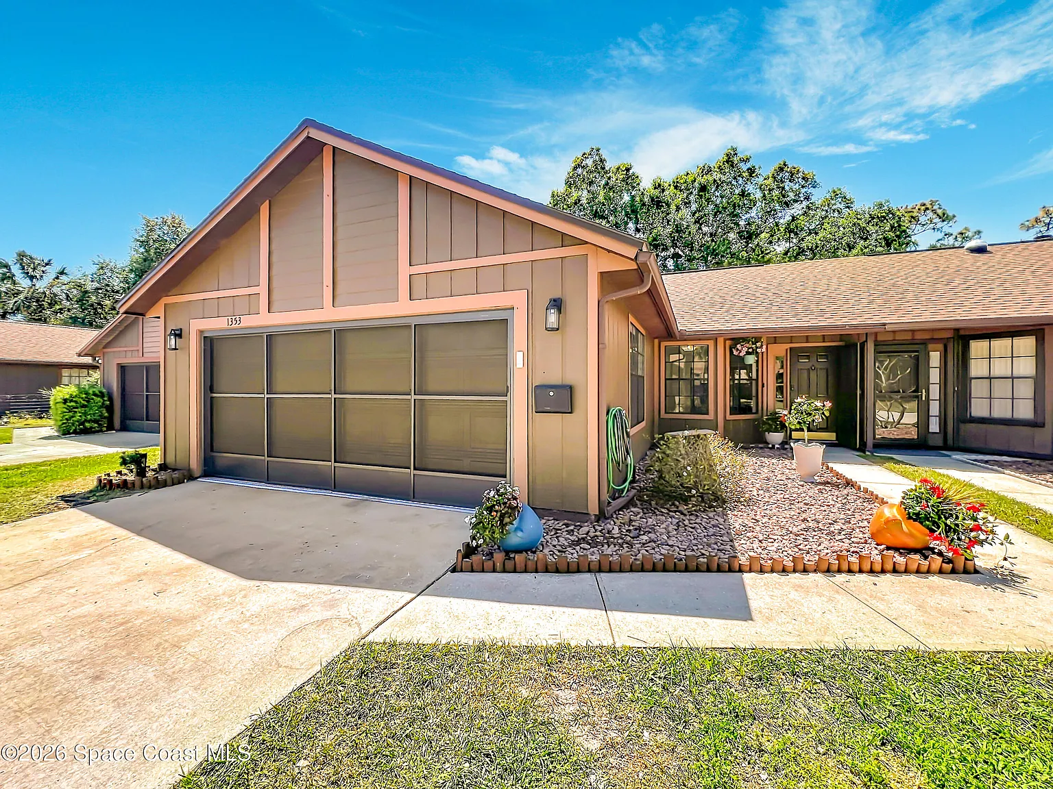 2 bed, 2.0 bath, 1195 sqft, $2,000 — Photo 1