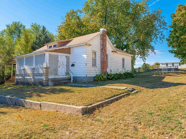 202 S Vine St, Mount Pulaski, IL 62548