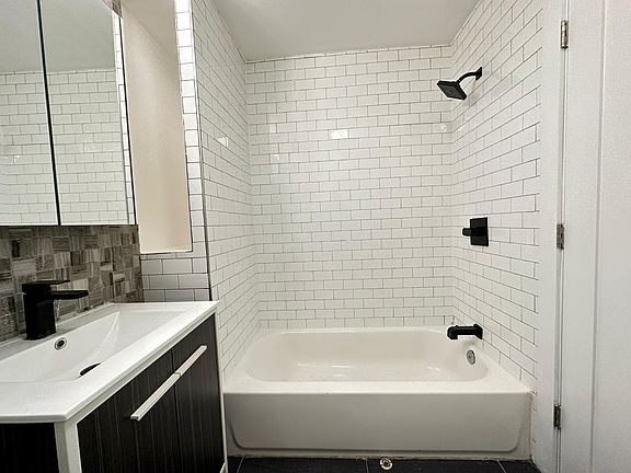 4th image of 19 Jewett Ave #29E