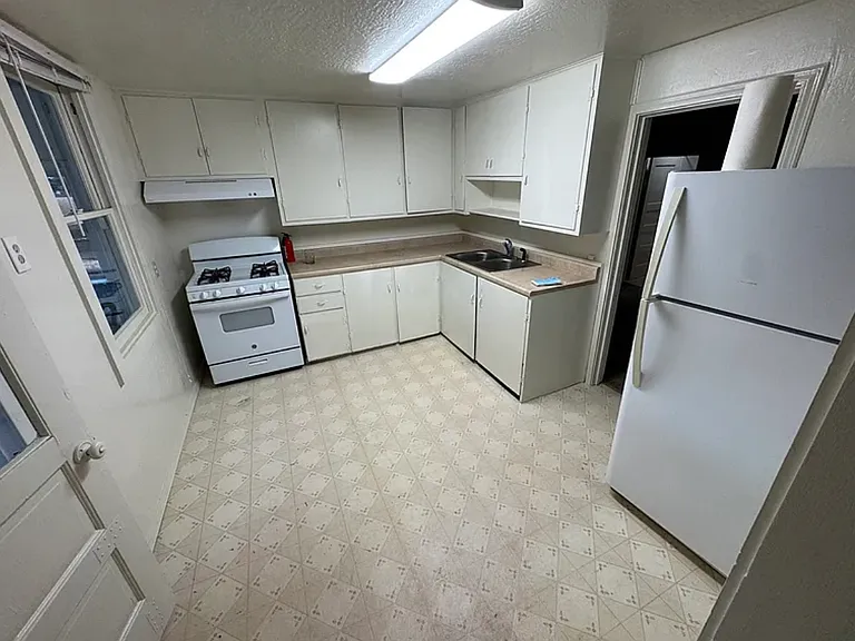 3555 Holly Hill Ln — Photo 8