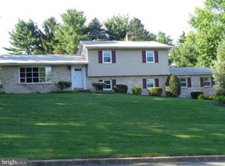 60 Moongale Dr, Carlisle, PA