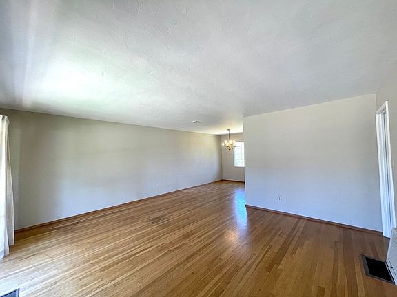 3rd image of 529 Tarento Dr