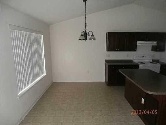 5th image of 2184 Chatsworth Dr