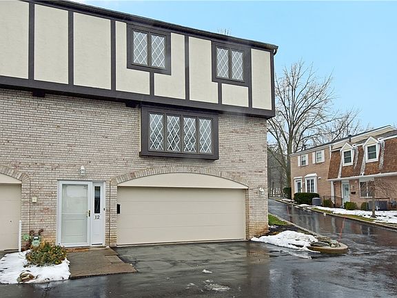 2nd image of 12 Oxford Ct