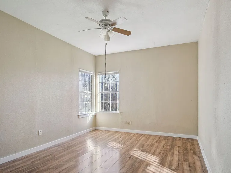 1518 Burnet St — Photo 17
