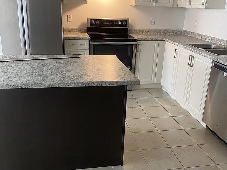 37 Winterton Ct W — Photo 4