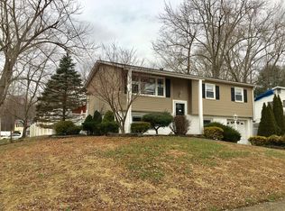 2 Lawrence St, Jackson, NJ 08527