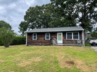 31 Holly Tree Ln, New Bedford, MA 02745