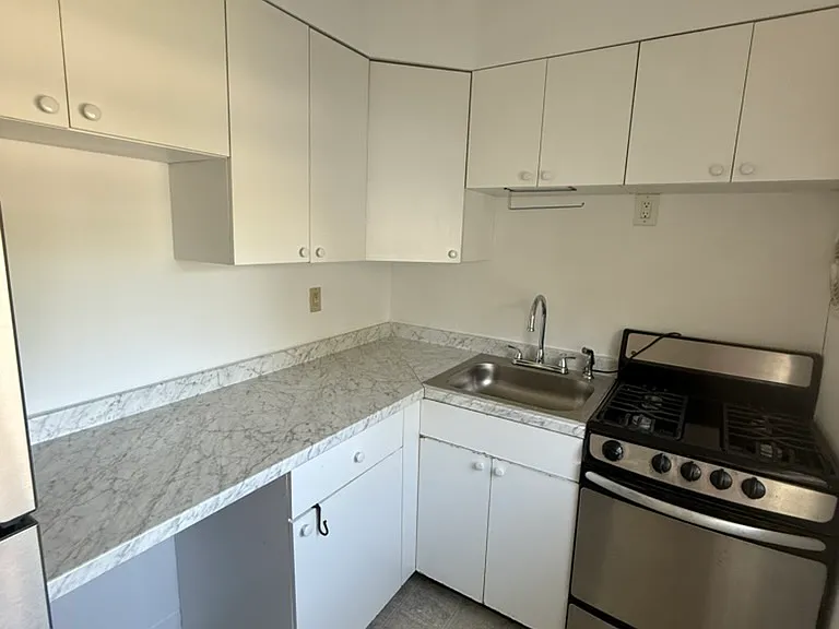 10 S Henry St #3 — Photo 14