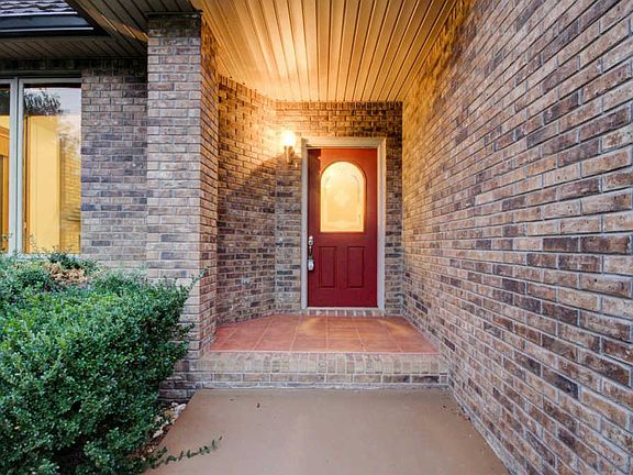 2nd image of 530 Stonegate Dr