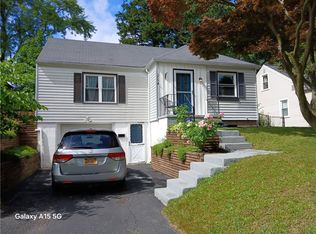 576 Falstaff Rd, Rochester, NY 14609