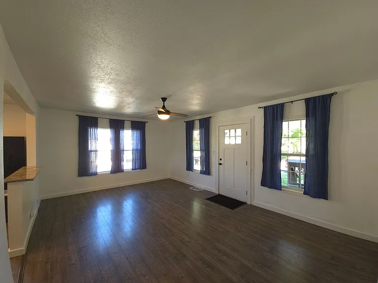 114 E Borah Ave — Photo 3
