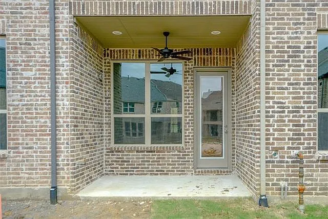 1005 Lady Lore Ln — Photo 11