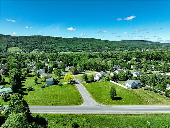 3rd image of 105 Park Dr