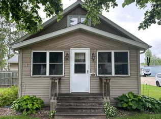 31 E 2nd St, Clintonville, WI 54929
