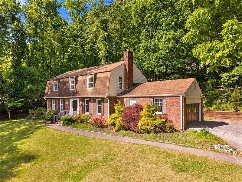 1st image of 1005 Rocky Ln