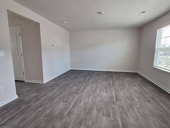2nd image of 4121 Laurel Dr #E