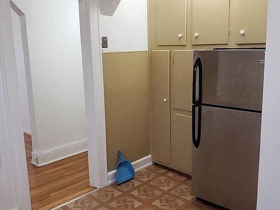 2nd image of 246 Mineola Blvd #2F