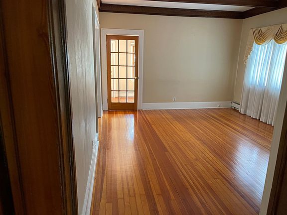3rd image of 40 Hendel Ave