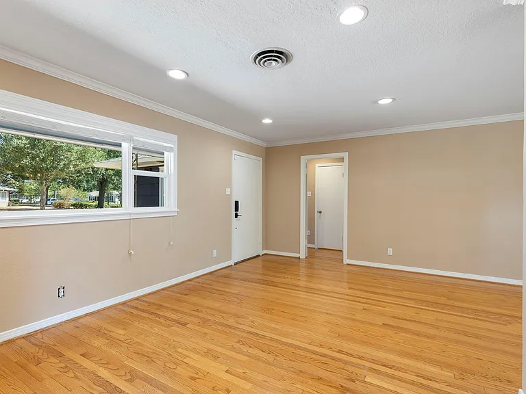 1802 Turnpike Rd — Photo 7