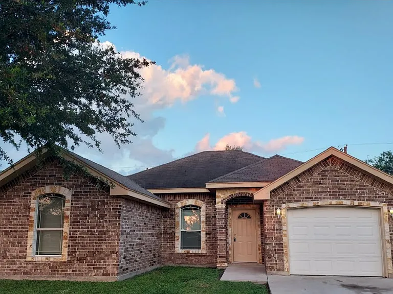 204 N Camino Real St — Photo 1