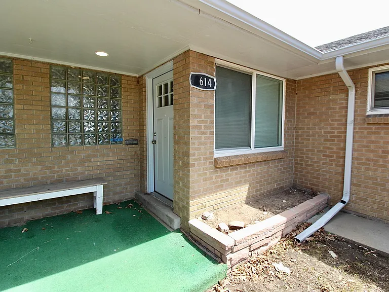 3614 N Monaco Street Pkwy — Photo 3