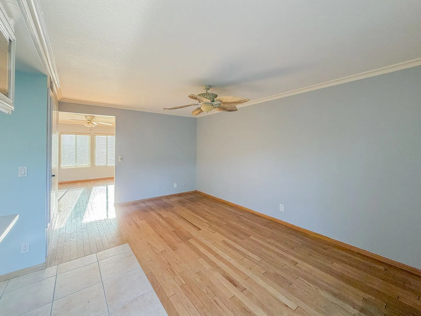Spacious 2Bd 2,5Ba Townhome with 2 car garage — Photo 4