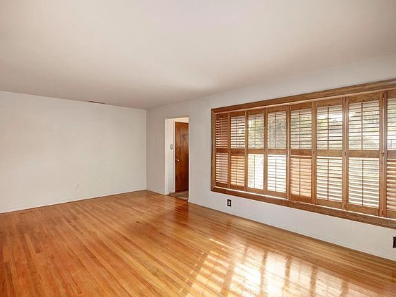 5th image of 3549 Lynne Way
