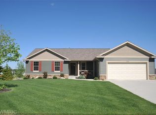 7556 Valhalla Dr, Hudsonville, MI 49426