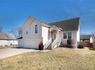 7705 Brook Ct, Kansas City, MO 64139