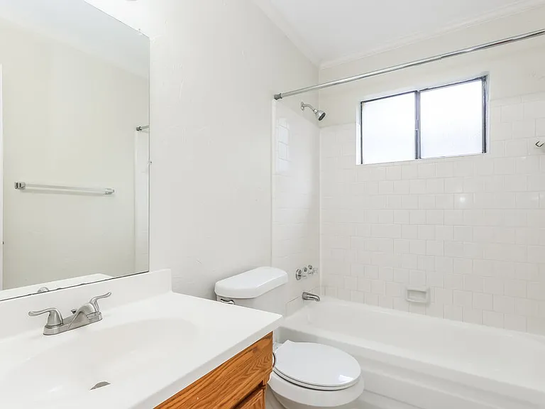 84 Fallshire Dr — Photo 15