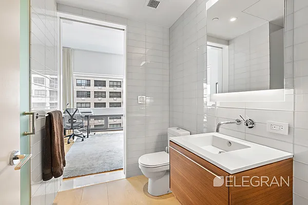 Sold by (Legacy) Elegran | media 21