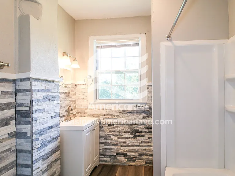 1623774_013_bathroom_14.jpg