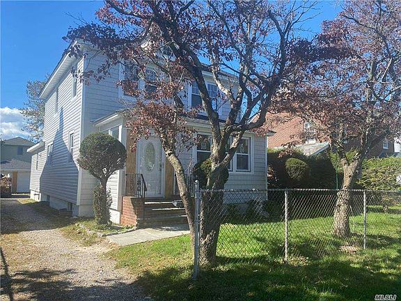 2nd image of 44 Nassau Ave