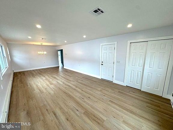 5th image of 339 Curacao St