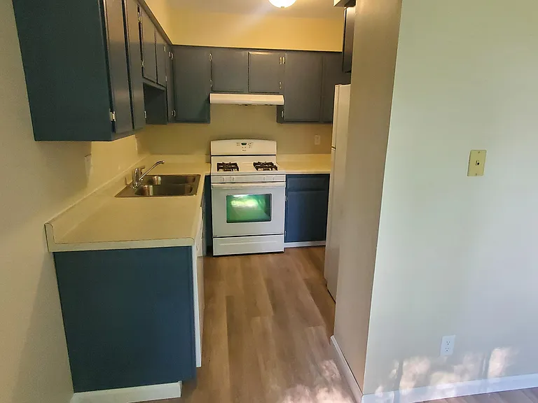 6208 Kathryn Ct #D — Photo 2
