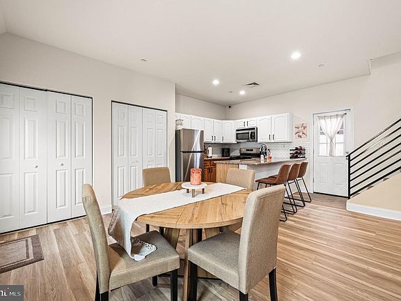 4th image of 213 Roxborough Ave