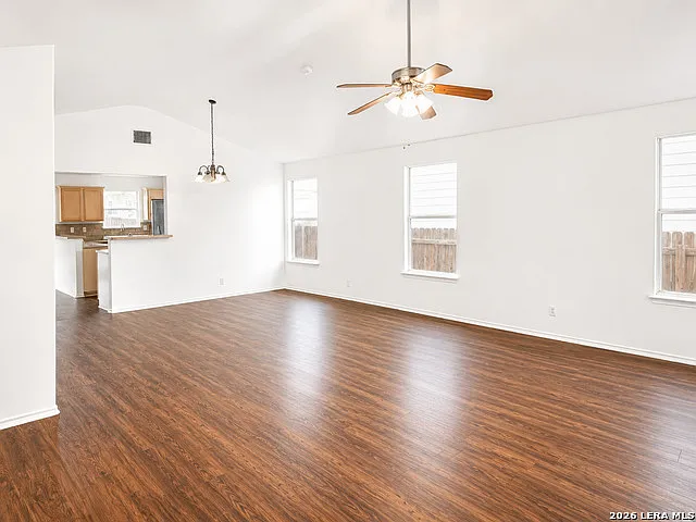 4 bed, 2.0 bath, 1922 sqft, $2,100 — Photo 3