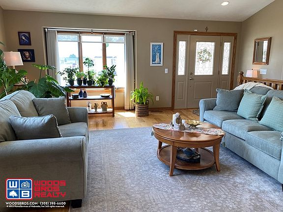 3rd image of 403 Rosewood Cir