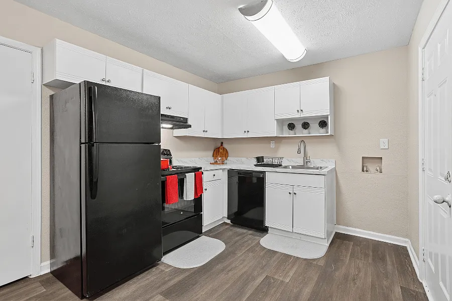 Brentwood Apartments — Photo 4