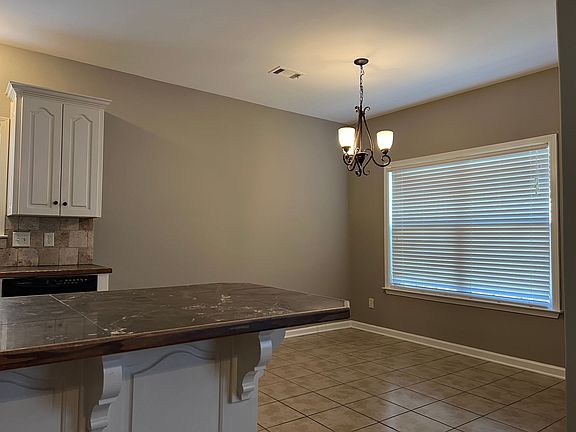 5th image of 1613 White Oak Cir